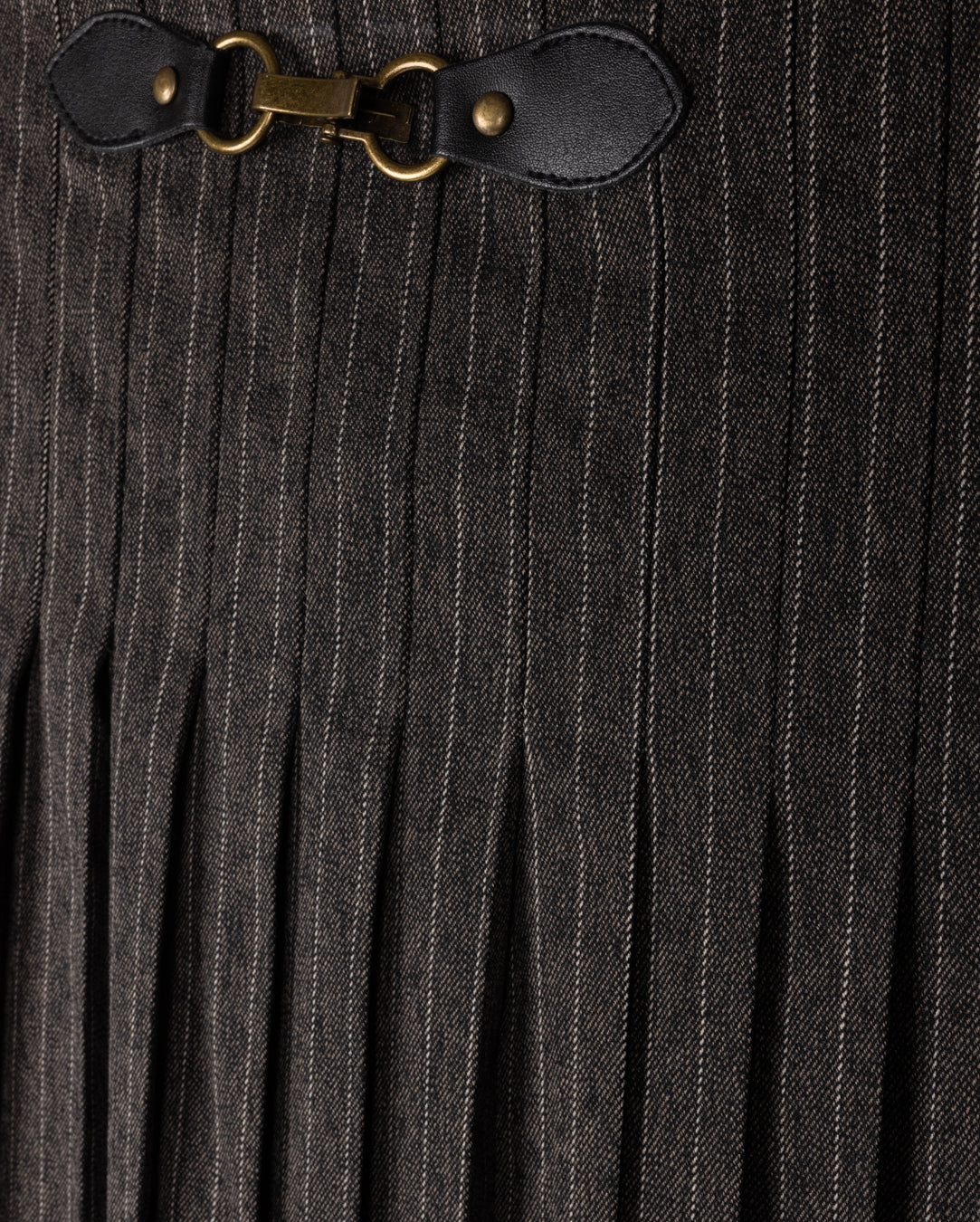 Buckle Detailed Pleated Maxi Skirt