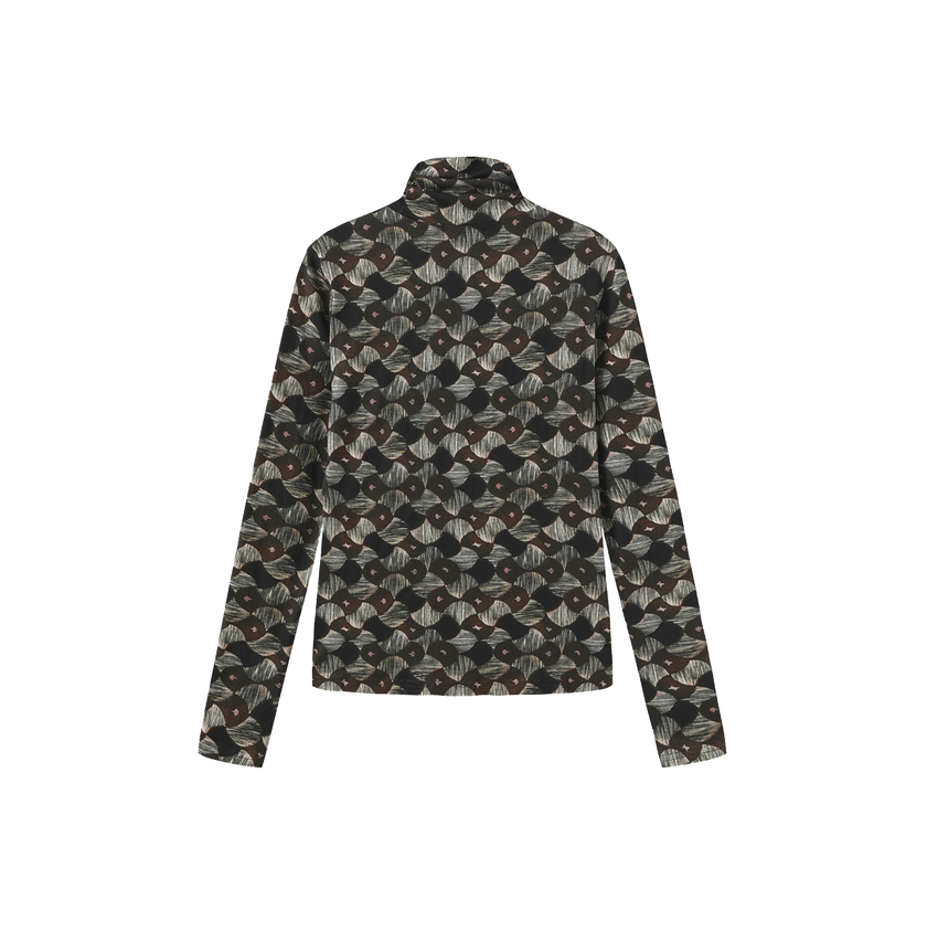 Model Printed Turtleneck