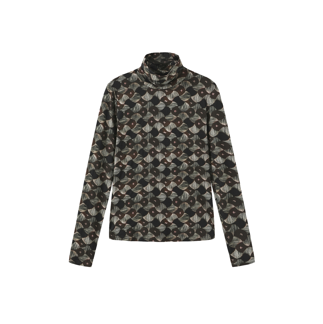 Model Printed Turtleneck