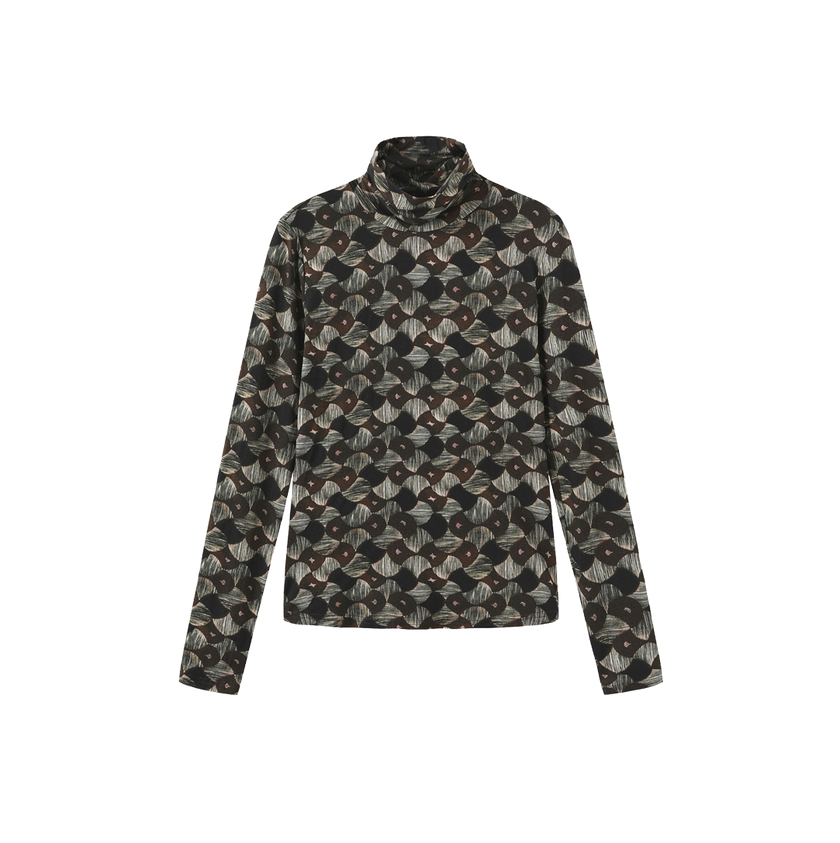 Model Printed Turtleneck